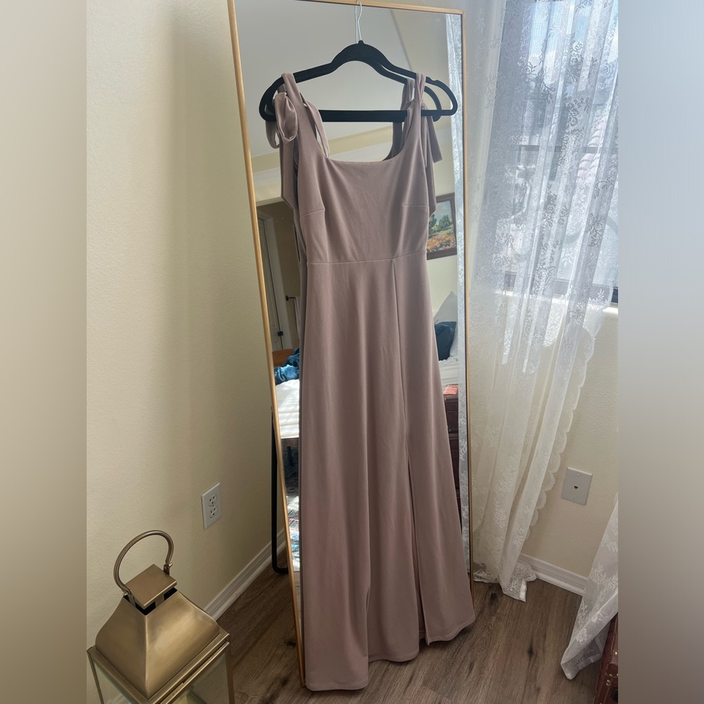 BIRDY GREY ALEX CONVERTIBLE DRESS
CREPE in TAUPE